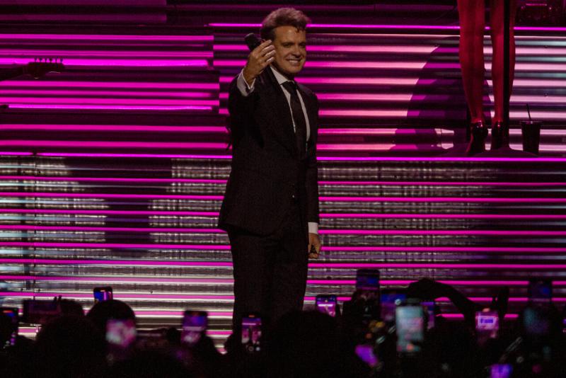 Ella no quería: Critican a Luis Miguel por insistir a que niña le diera un beso - Agencia Uno
