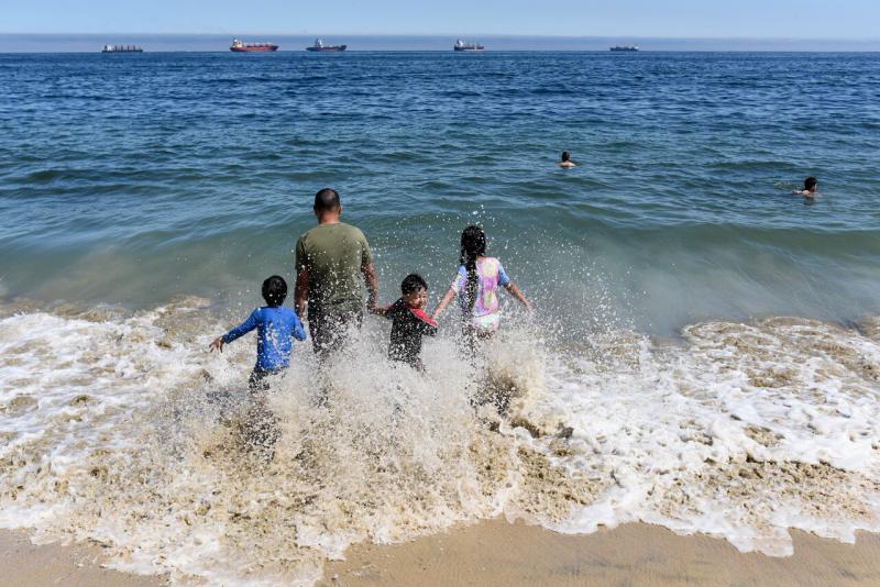 Baja tasa de natalidad: Chilenos prefieren consolidar desarrollo profesional antes de tener hijos - Agencia Uno