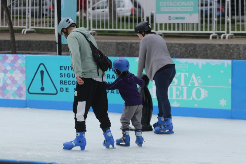 Baja tasa de natalidad: Chilenos prefieren consolidar desarrollo profesional antes de tener hijos - Agencia Uno