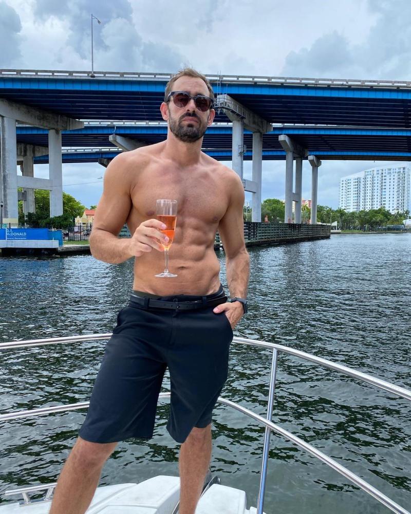 Ariel Levy celebra sus 39 años con “impactante” semidesnudo