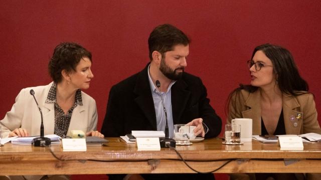 Pepe Auth postula a dos ministras como candidatas presidenciales.