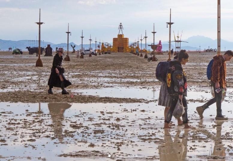 Festival Burning Man fue afectado por las lluvias en el desierto