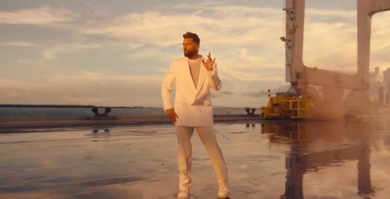 Ricky Martin estrena nueva versión de "Fuego de noche, nieve de día"
