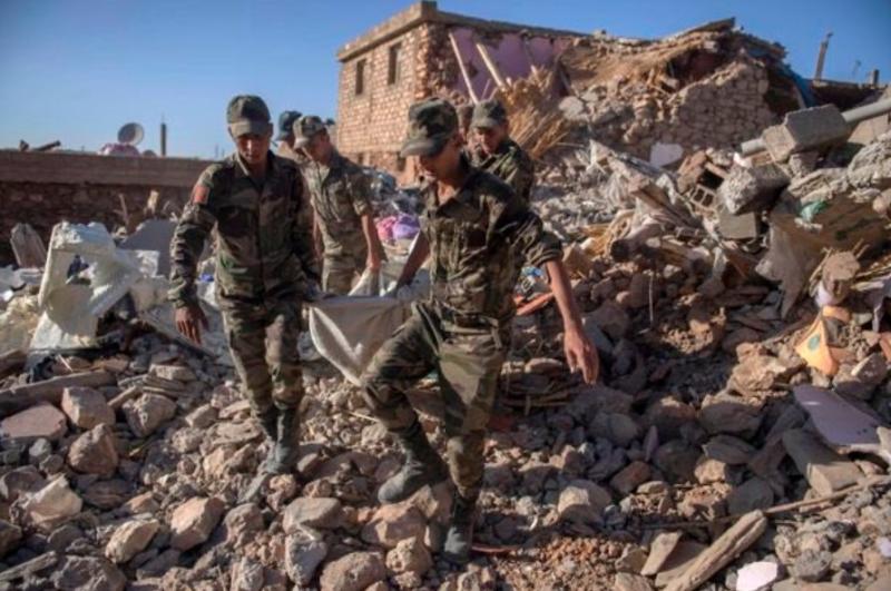 Soldados de Marruecos hacen rescates