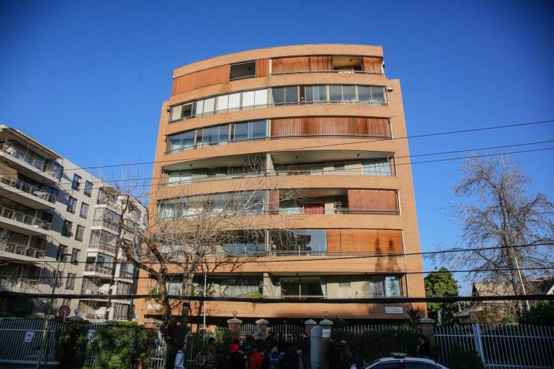 Parricidio en Las Condes: Investigan carta clave encontrada en sitio del suceso