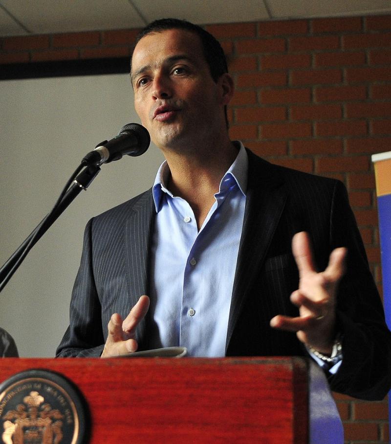 Iván Núñez sorprende con trabajado físico a sus 53 años