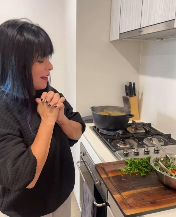 Anita Alvarado mostró el departamento donde viven sus hijas en Australia