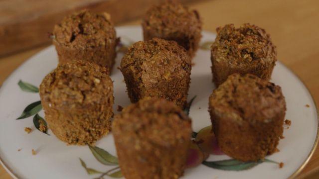 Matías Arteaga preparó muffin keto sin gluten de manzana, canela y almendra.