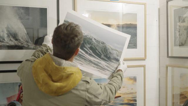 Juan Pablo Reyes, fotógrafo que registra las aguas de Pichilemu.