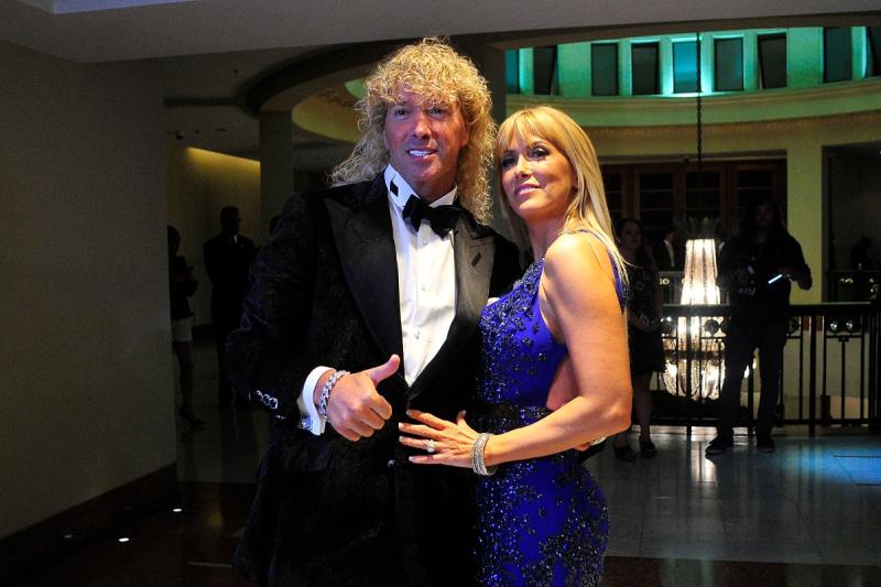 Leonardo Farkas ayuda a mujer de 92 años