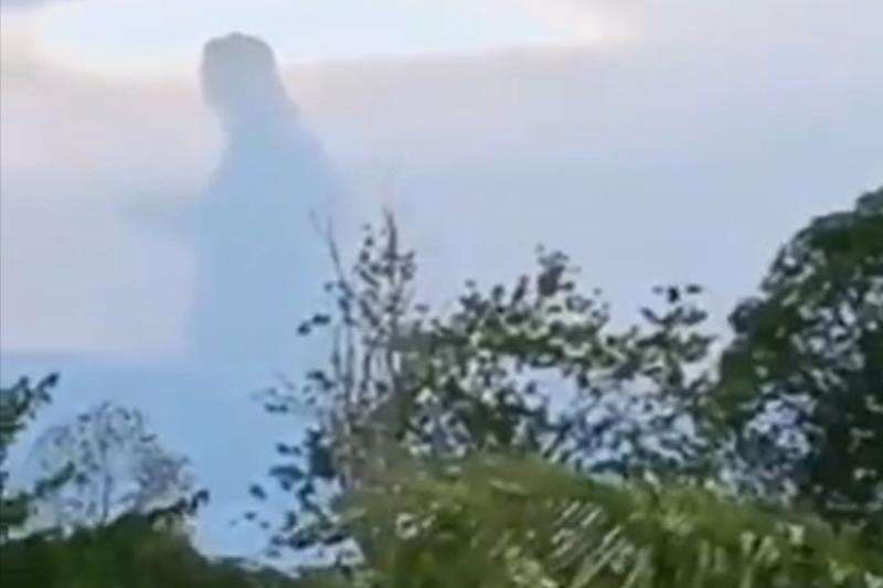 Extraña nube de Indonesia