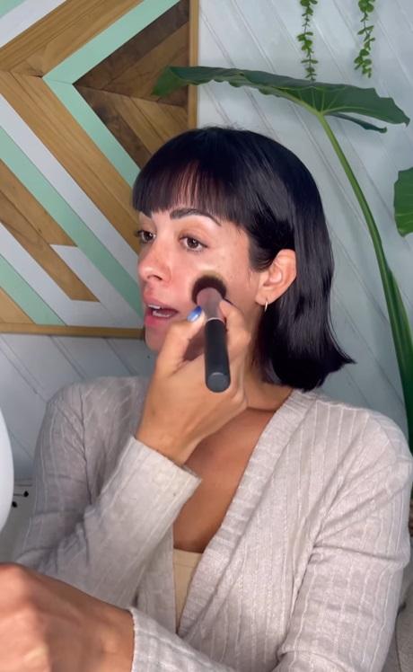 Paula Bolatti compartió sentido video maquillándose