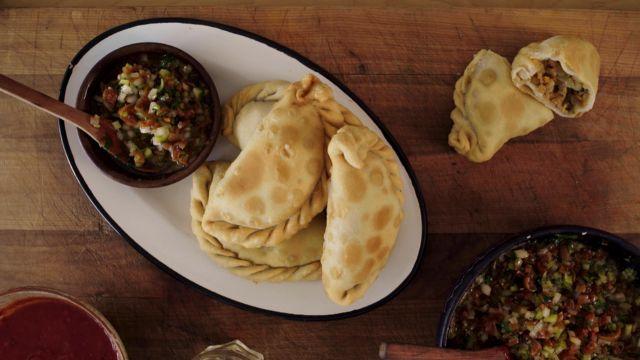 Matías Arteaga cocinó unas ricas empanadas de marisco con pebre de algas.