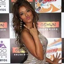 Shirley Arica en una alfombra roja