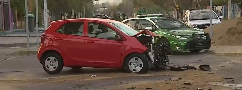 Accidente vehicular en Avenida Rondizzoni: Conductor tomó su cerveza y abandonó el lugar en micro