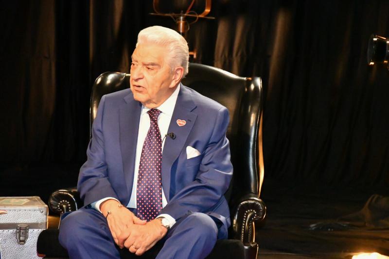 Inteligencia Artificial reemplaza a Don Francisco en entrevista - Agencia Uno