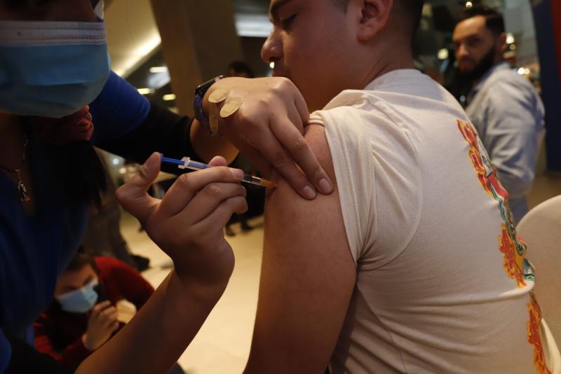 Les dieron la vacuna equivocada: Denuncian negligencia médica en escuela de Punta Arenas - Agencia Uno