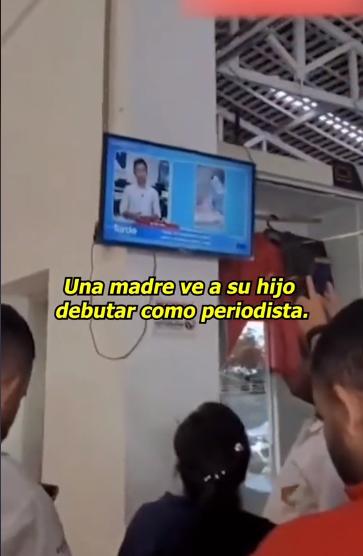Madre llora de orgullo a ver el debut profesional de su hijo y conmueve en redes