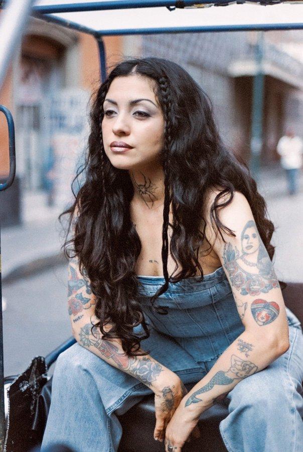 Mon Laferte por reconocimiento como chileno-mexicana: "soy muy anti-patriota"