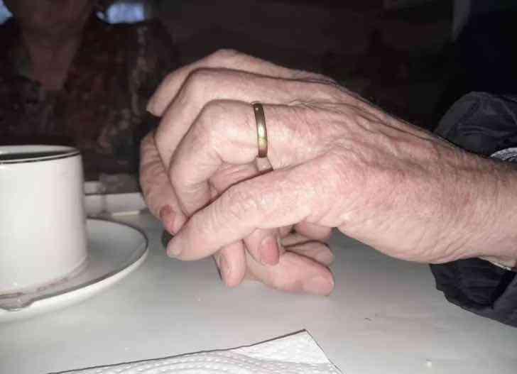 Ancianos se conocieron en Tinder, se enamoraron y se casaron a sus 90 y 83 años - Todo Noticias