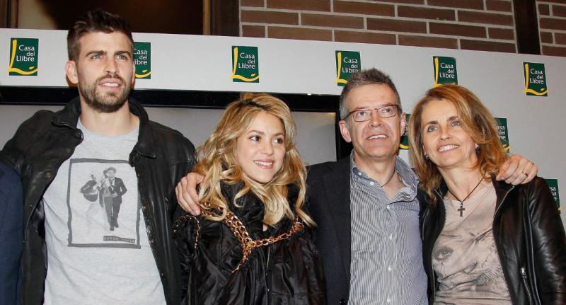 Shakira junto a los padres de Gerard Piqué