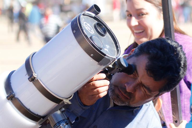 Telescopio en eclipse solar