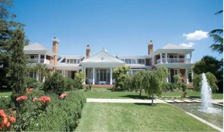 Mansión de la madre de Benjamín Vicuña