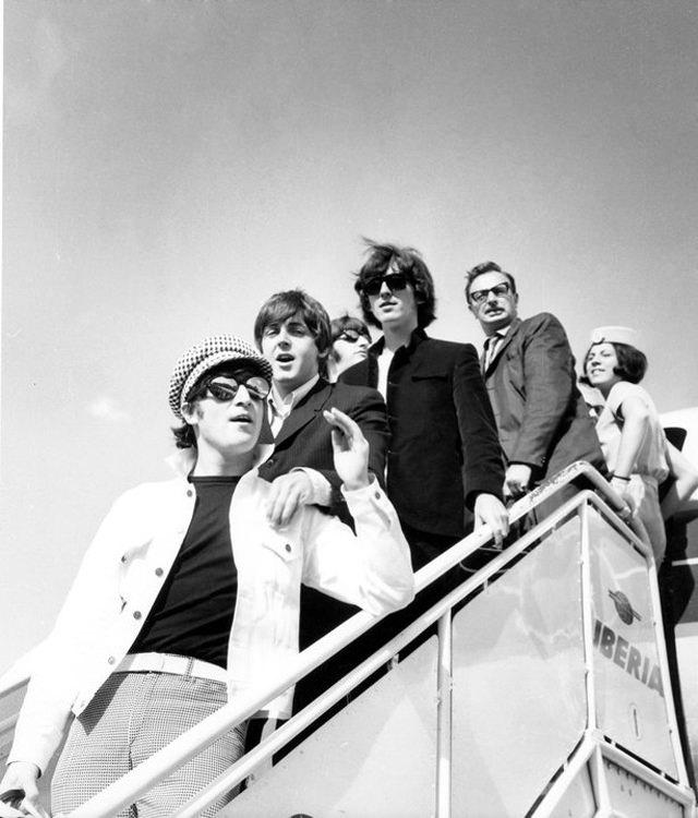 The Beatles a su llegada a Madrid el 1 de julio de 1965.