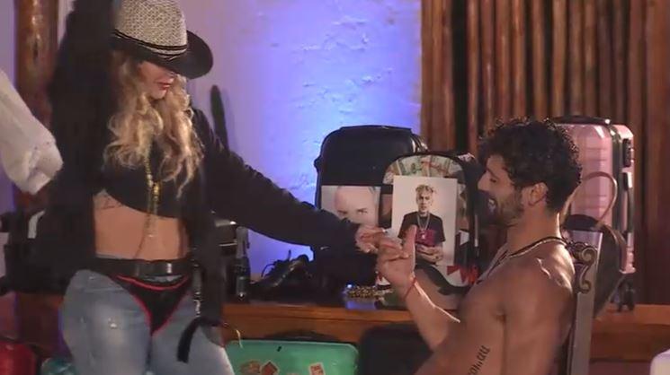 Eva Gómez y Jhonatan Mújica - Tierra Brava