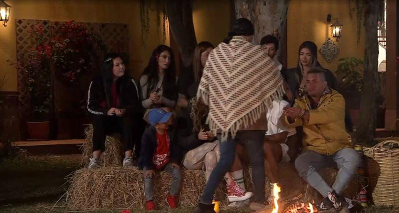 Junior Playboy saludando a su colega