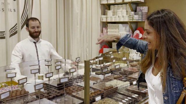 María Gracia Subercaseaux probó chocolates de Mary, uno de los más famosos de Bélgica.