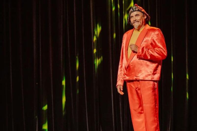 Paul Vásquez, el Flaco, usando su histórico gorro