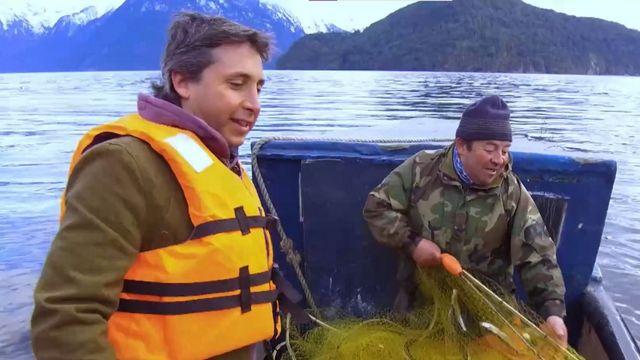 Los hermanos pescadores recolectaron algunos pejerreyes de la zona