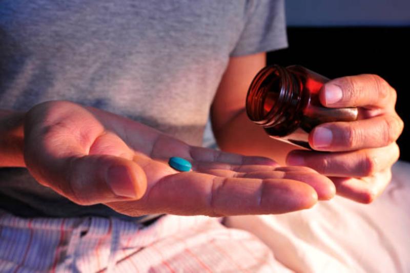 Hombre pierde visión tras consumir mucho viagra