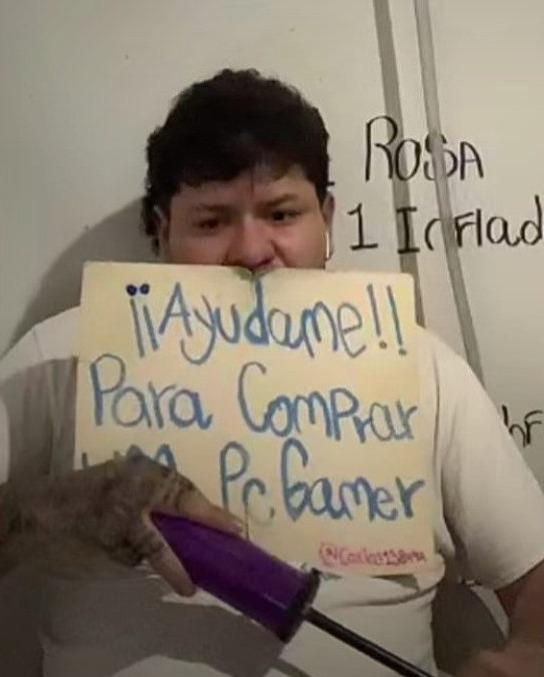 Nuevo trend de TikTok para pedir dinero solo sosteniendo carteles