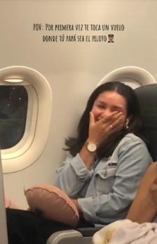 Joven descubrió que su padre era el piloto del avión en pleno vuelo: él le dedicó emotivas palabras