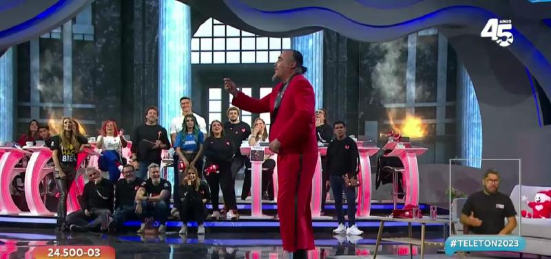 Hasta bromeó con el portonazo que sufrió: así fue la rutina de El Flaco en Teletón 2023