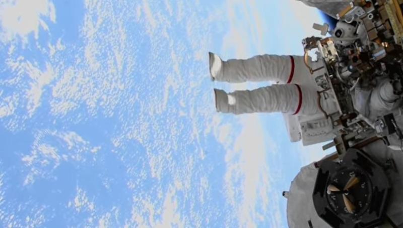 Astronautas realizan misión de mantenimiento en ISS