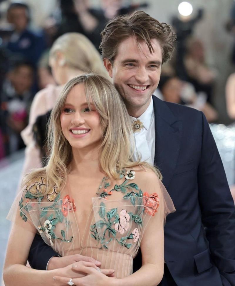 Robert Pattinson y Suki Waterhouse - Met Gala