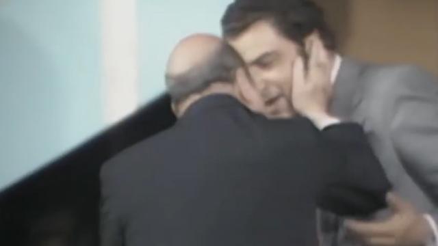Don Francisco y su abrazo con Julio Martínez en la primera Teletón