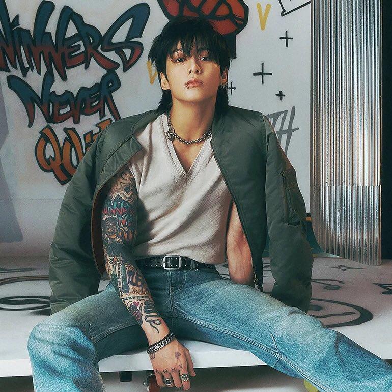 Usher revive coreografía de Michael Jackson con integrante de BTS