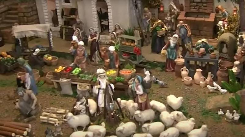 “Peligroso, además de vergonzoso”: Pesebre con dos madres provoca la furia de los italianos