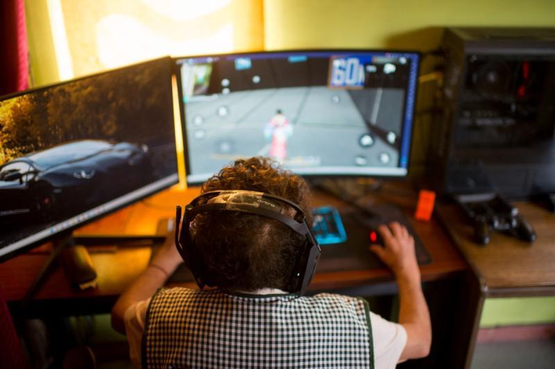 Mami Nena: mujer de 81 años es experta jugando Free Fire