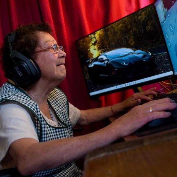Mami Nena: mujer de 81 años es experta jugando Free Fire