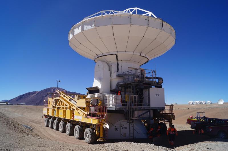 OTTO trasladando un radiotelescopio