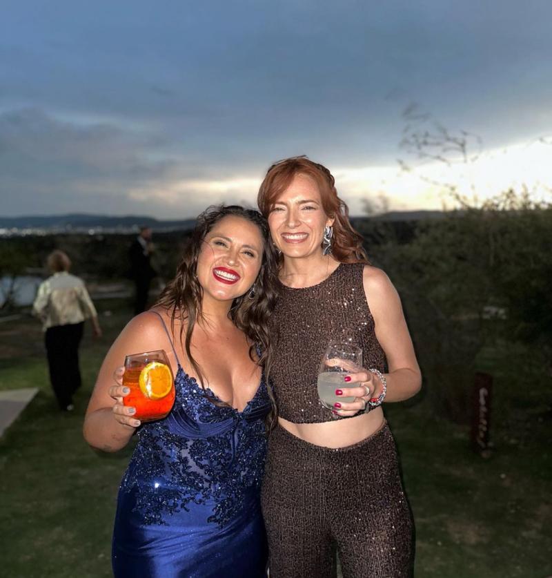 Pamela Leiva y Janis Pope en la boda de Andrea Dellacasa