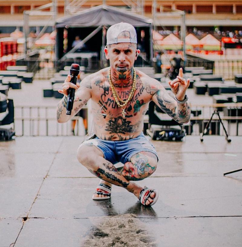 Emanuel Noir protagoniza violenta pelea al exterior de bar argentino