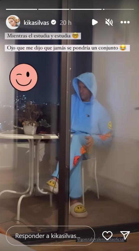 Kika Silva expone a Gonzalo Valenzuela con particular look