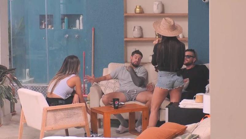 Fran Undurraga conversando con Luis Mateucci sobre Tierra Brava