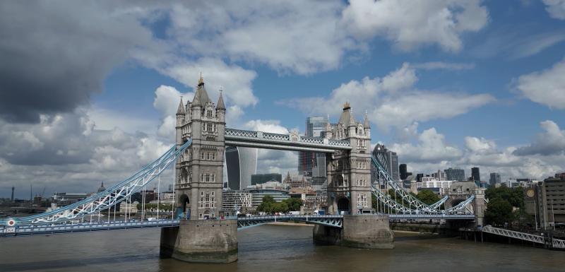 "Mente sin Fronteras" llega a 13C: Conoce la vida de grandes profesionales chilenos que la rompen en el extranjero